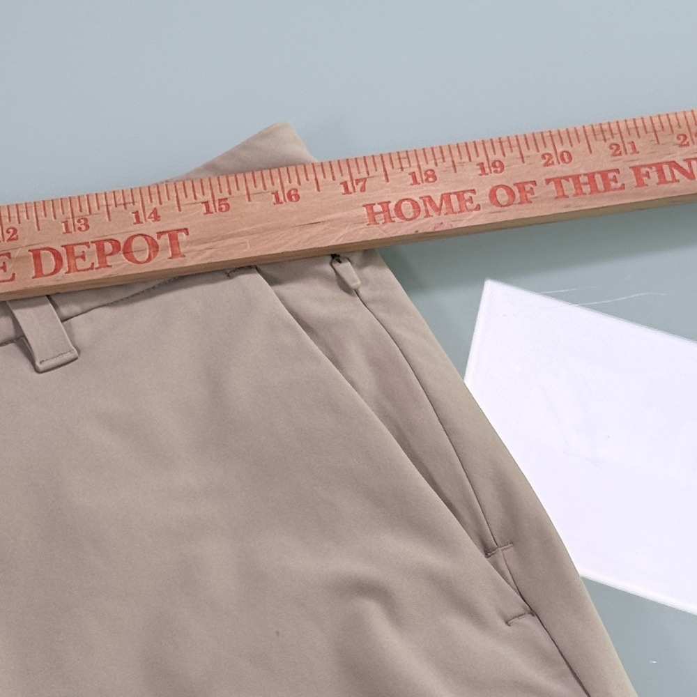Lululemon Commission Warpstreme Shorts Mens 33x7 Khaki Classic Fit Preppy - Picture 8 of 10
